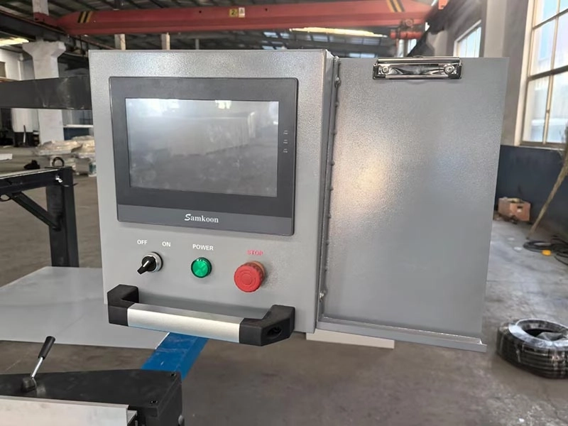 3200mm Woodworking CNC Positioning Automatic Cutting Panel Saw Auto Feeding Table Saw Machine (8) 3200mm Woodworking CNC Positioning Automatic Cutting Panel Saw Auto Feeding Table Saw Machine (8)