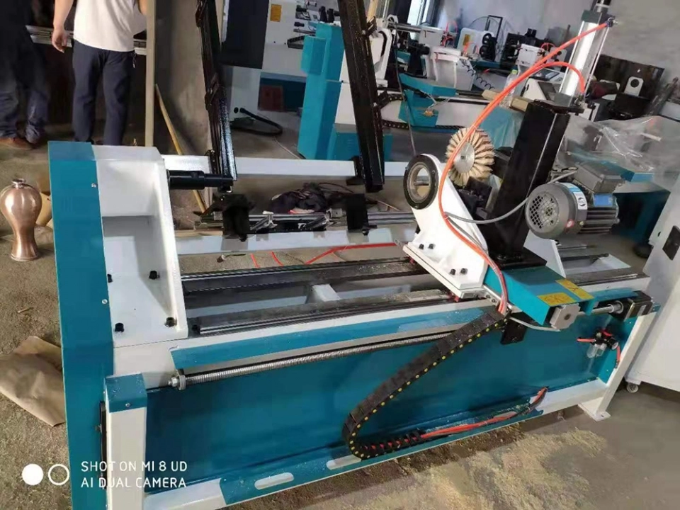 Auto feeding CNC wood turning lathe (2)