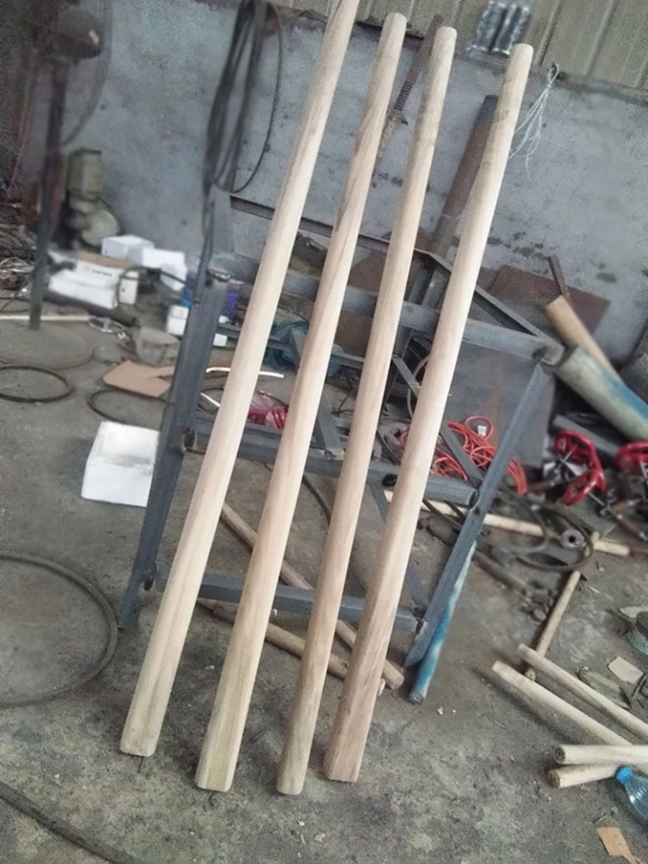 Automatic Wooden Hoe Handle Machine Bench Top Pickaxe Wooden Handle Picking Machine Four-station Wooden Stick Sanding Machine (2) Automatic Wooden Hoe Handle Machine Bench Top Pickaxe Wooden Handle Picking Machine Four-station Wooden Stick Sanding Machine (2)