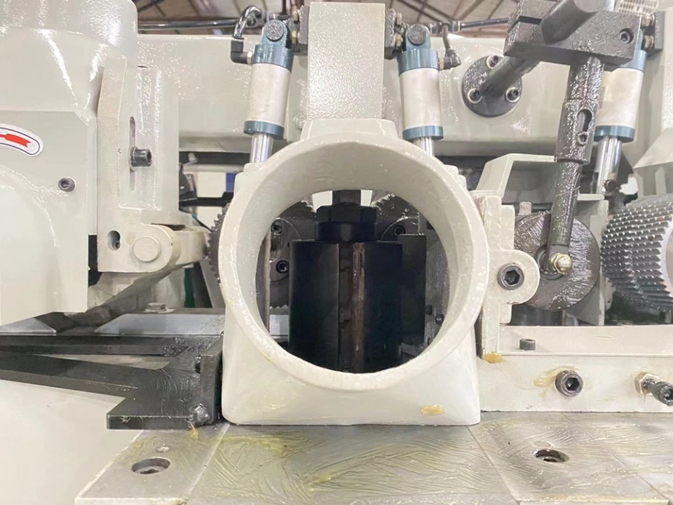 Good Selling Heavy Stepless Speed Regulation Four-Sided Planer Mb4015D 4 Side Planer Moulder For Woodworking (4) Good Selling Heavy Stepless Speed Regulation Four-Sided Planer Mb4015D 4 Side Planer Moulder For Woodworking (4)