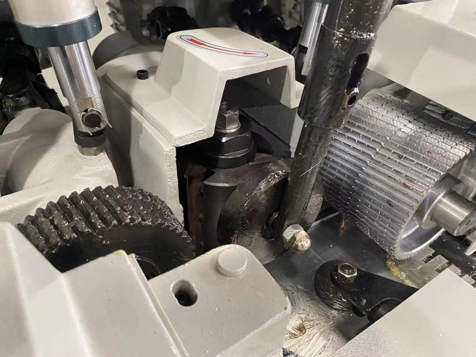 Good Selling Heavy Stepless Speed Regulation Four-Sided Planer Mb4015D 4 Side Planer Moulder For Woodworking (5) Good Selling Heavy Stepless Speed Regulation Four-Sided Planer Mb4015D 4 Side Planer Moulder For Woodworking (5)