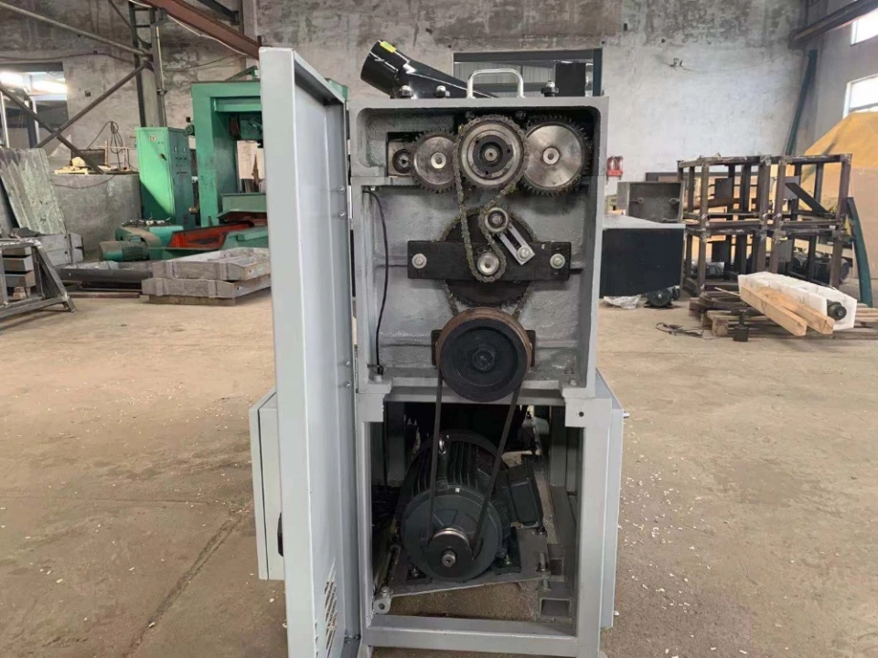 Heavy duty Woodworking wood pressure thicknesser thickness planer for sale (5) Heavy duty Woodworking wood pressure thicknesser thickness planer for sale (5)