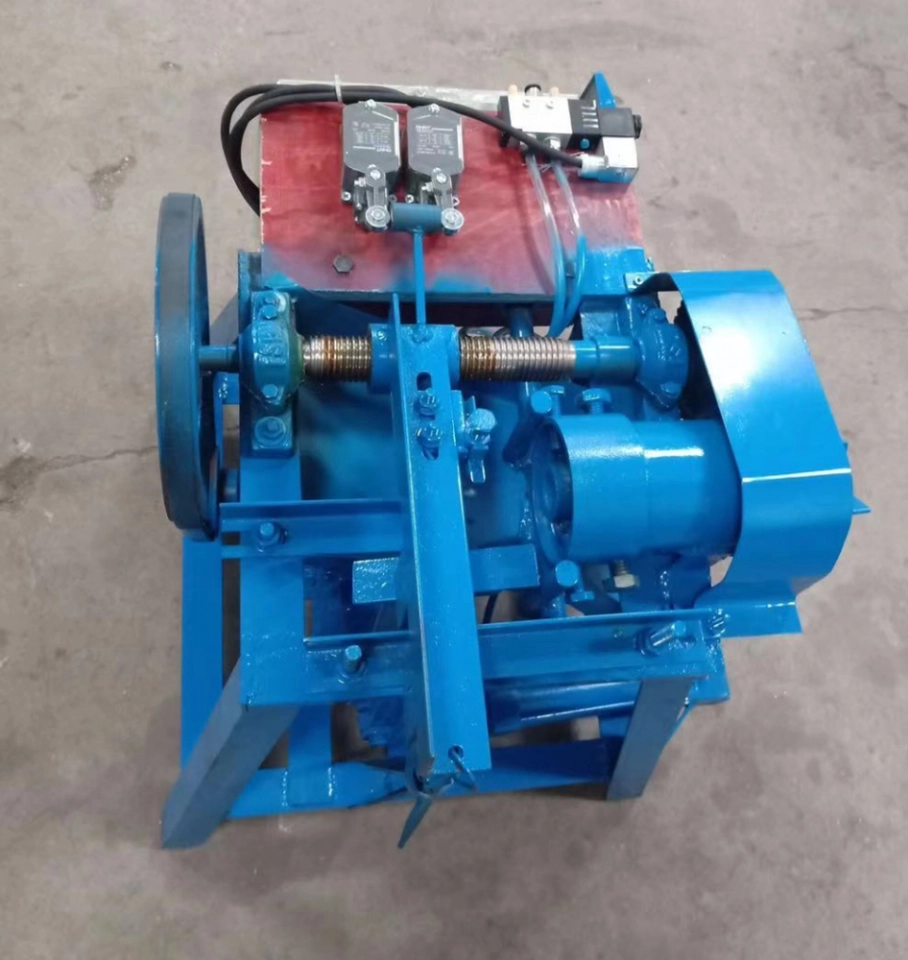 High efficient circular rod tooth-discharging machine making wooden stick broom handle (2) High efficient circular rod tooth-discharging machine making wooden stick broom handle (2)