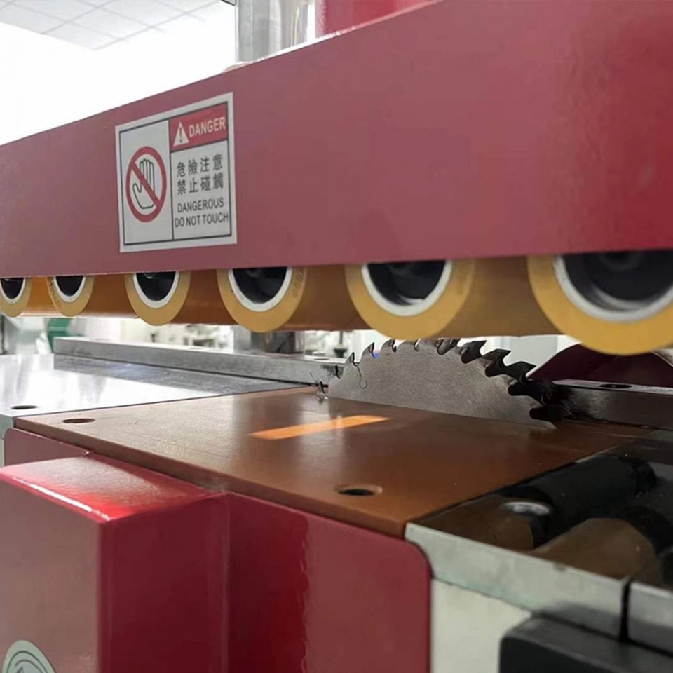 MJ200 Wood Working Sawing Machine Multi blade cut rip saw machine For Furniture (5) MJ200 Wood Working Sawing Machine Multi blade cut rip saw machine For Furniture (5)