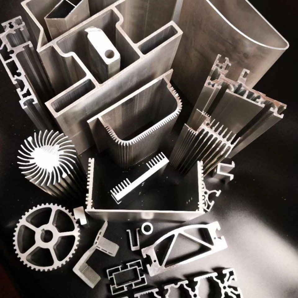 MJ355 High Precision 45°-90° Angle Cutting Saw Machine for Aluminum Profile (7) MJ355 High Precision 45°-90° Angle Cutting Saw Machine for Aluminum Profile (7)