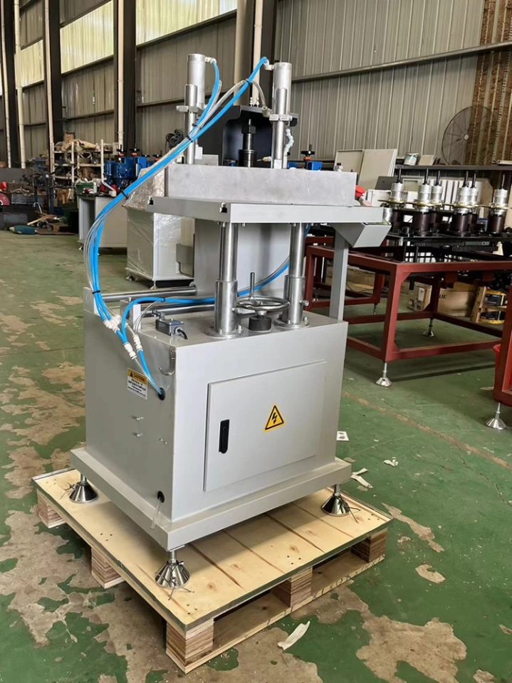 Pneumatic End Milling Machine for Aluminum Window and Door Frame Processing (4) Pneumatic End Milling Machine for Aluminum Window and Door Frame Processing (4)