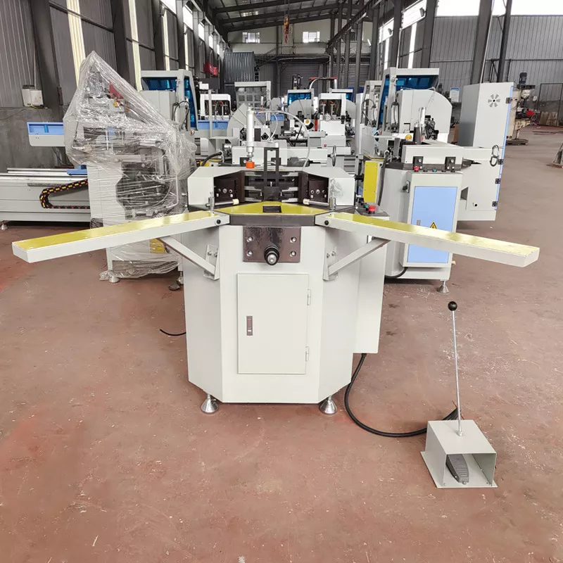 corner crimping machine (10) corner crimping machine