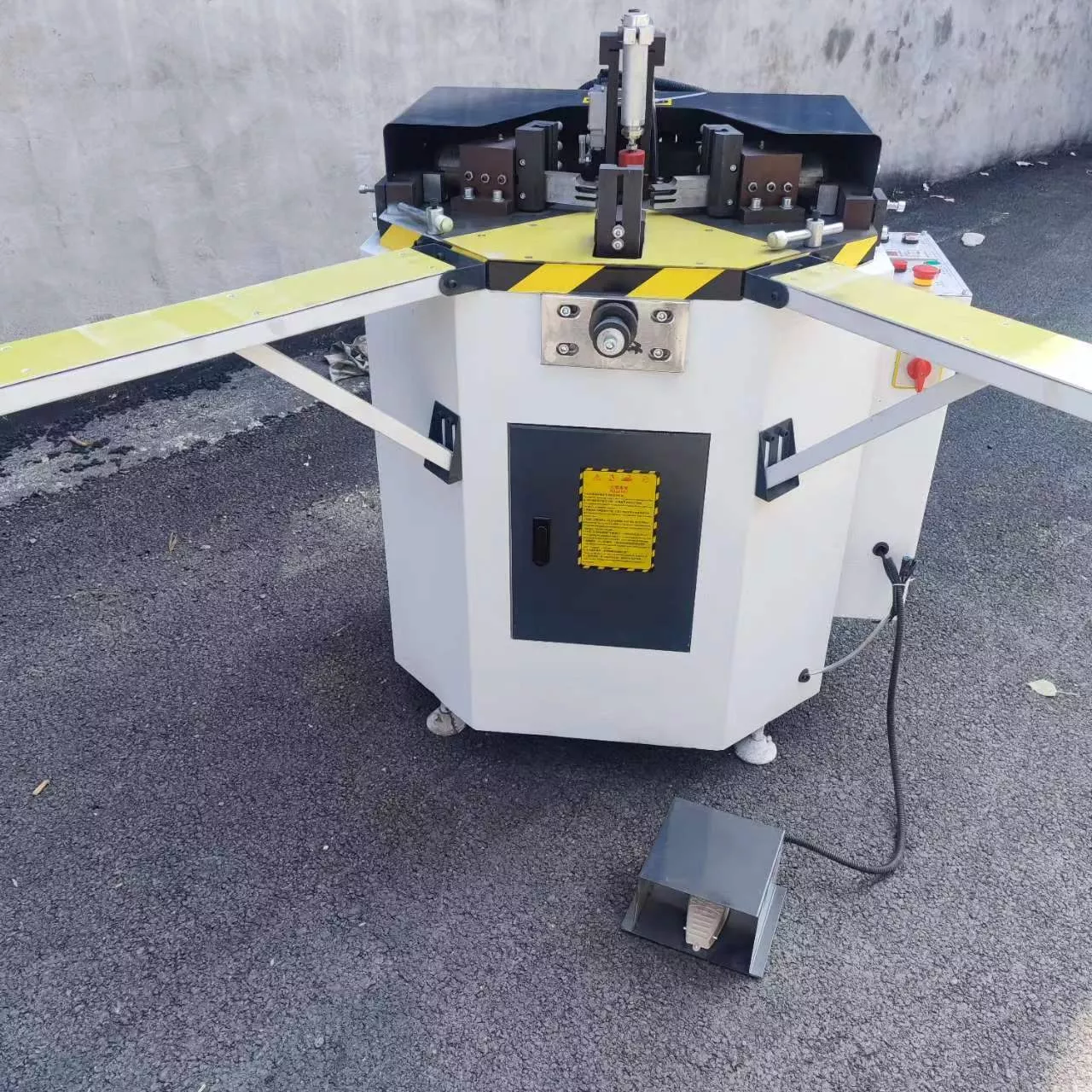 corner crimping machine (4) corner crimping machine