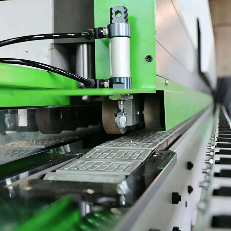 Small Jidong Style Automatic Edge Banding Machine (3) Small Jidong Style Automatic Edge Banding Machine (3)