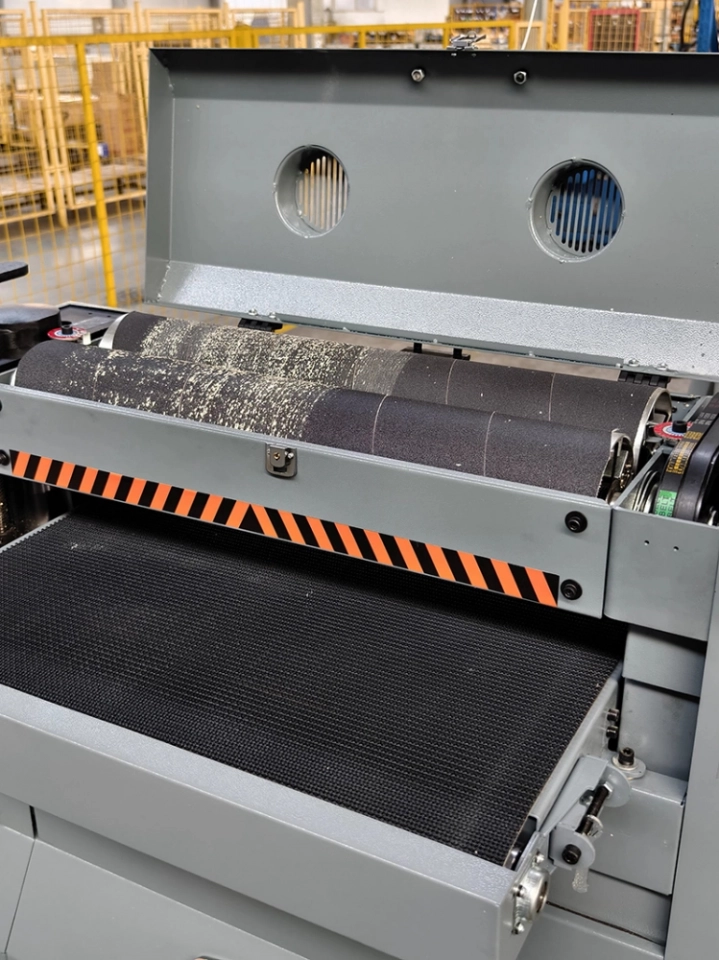 W0602 26-Inch Stepless Transmission Dual Roller Drum Sander: Precision Wood Sanding Machine for Professional Woodworkers (6) W0602 26-Inch Stepless Transmission Dual Roller Drum Sander: Precision Wood Sanding Machine for Professional Woodworkers (6)